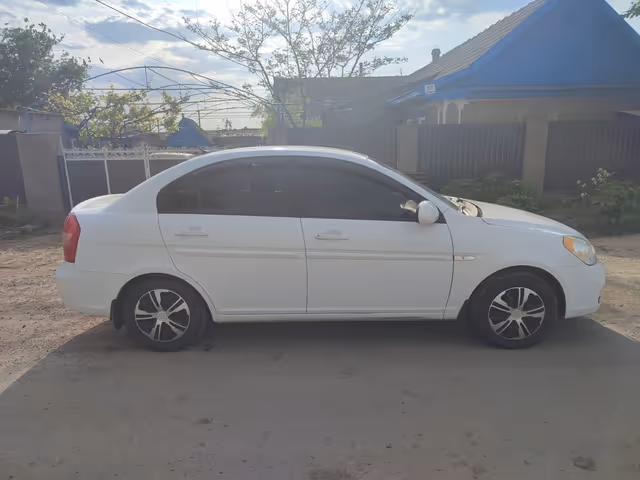 Hyundai Accent - фото 2
