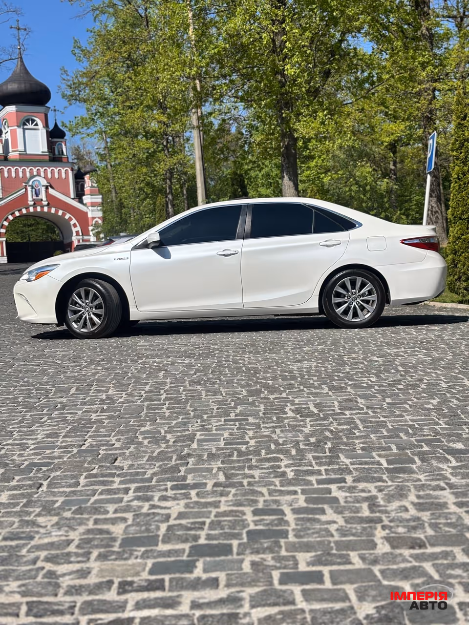 Toyota Camry - фото 1
