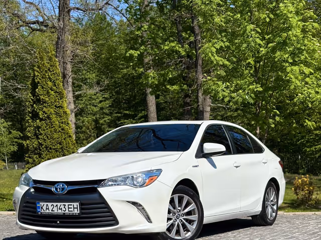 Toyota Camry - фото 2