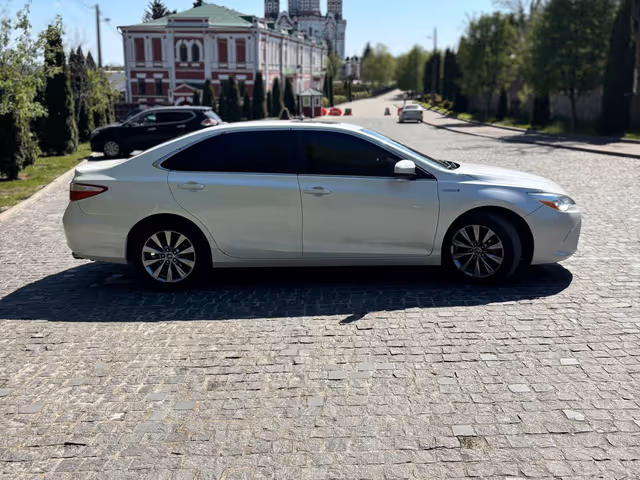 Toyota Camry - фото 4