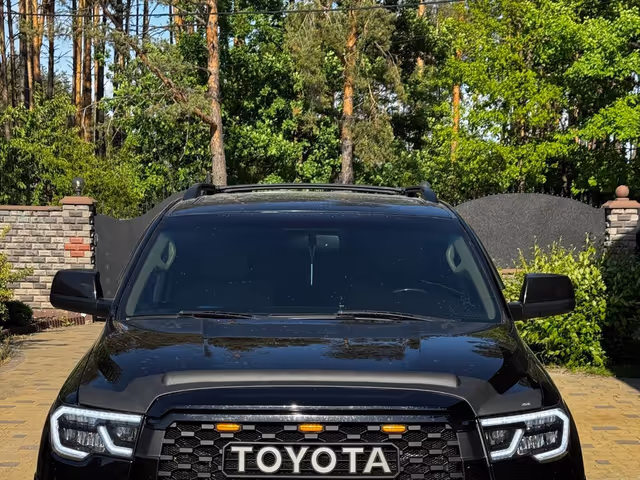 Toyota Sequoia - фото 1