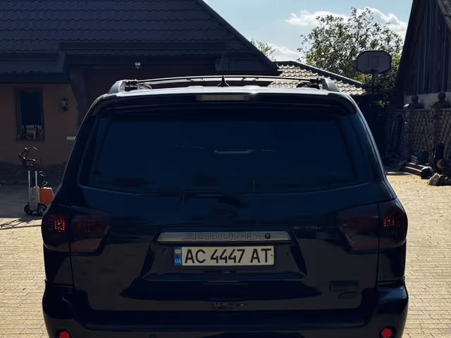 Toyota Sequoia - фото 5