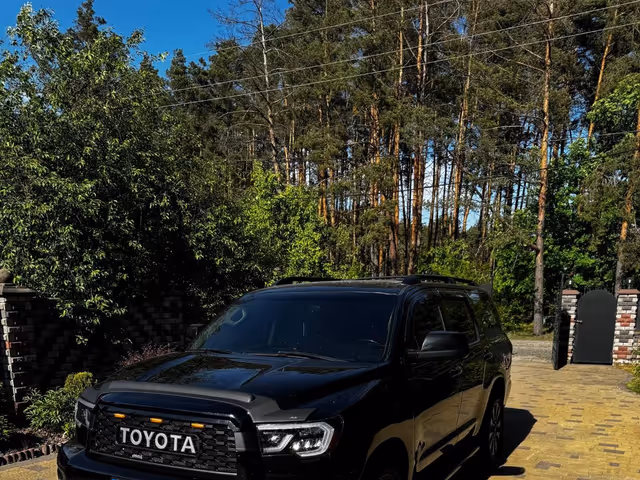 Toyota Sequoia - фото 2