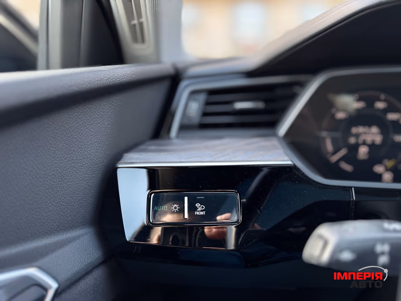 Audi e-tron - фото 16