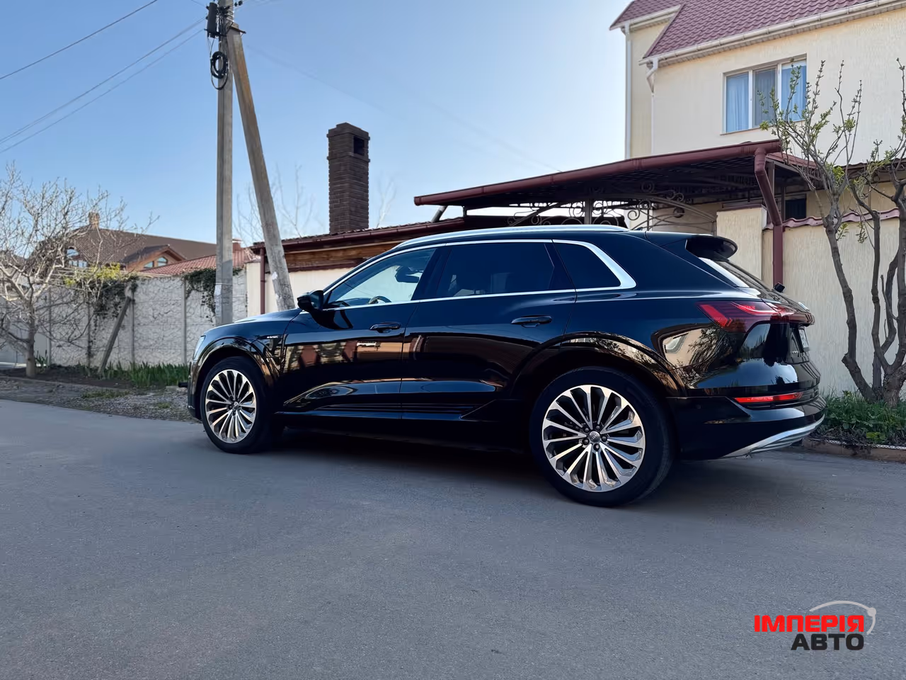 Audi e-tron - фото 1