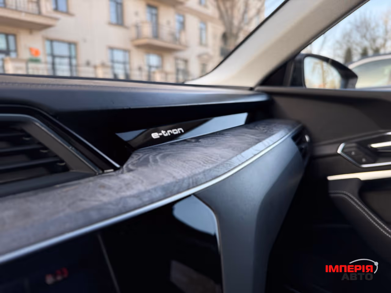 Audi e-tron - фото 11