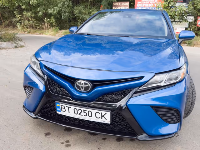 Toyota Camry - фото 2