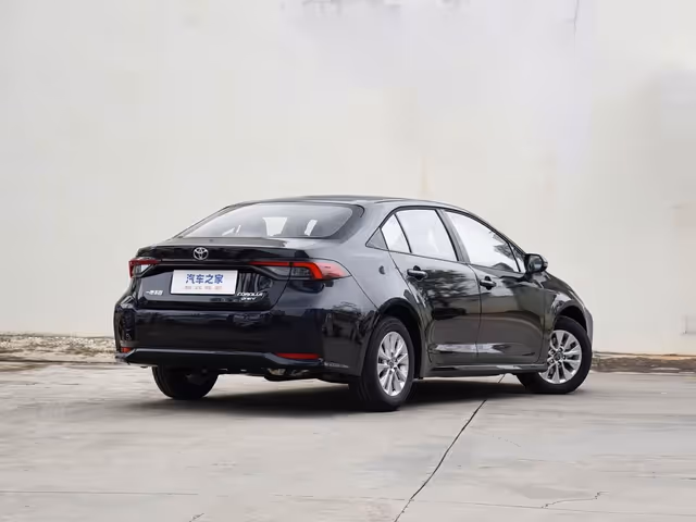 Toyota Corolla - фото 2