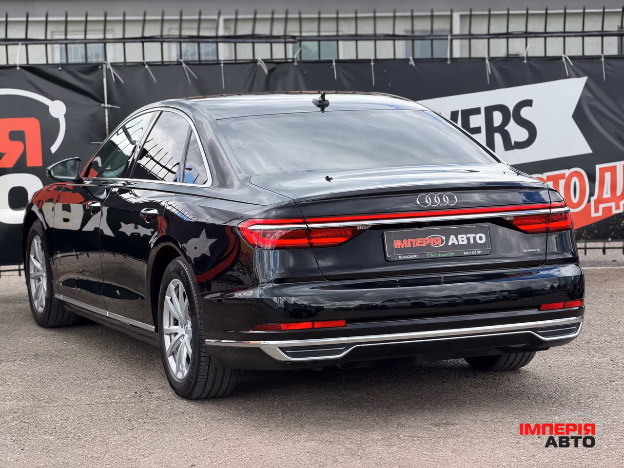 Audi A8 - фото 7