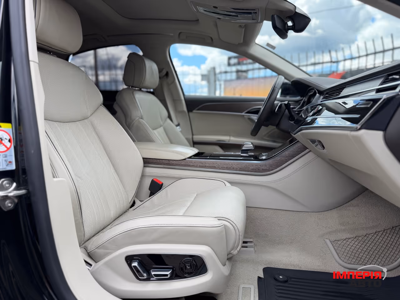 Audi A8 - фото 12