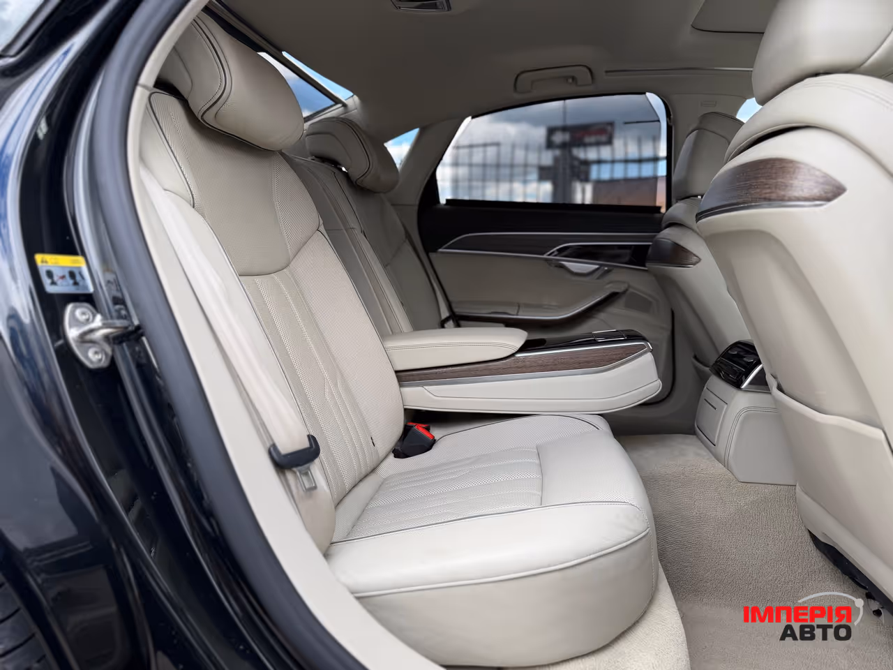 Audi A8 - фото 11