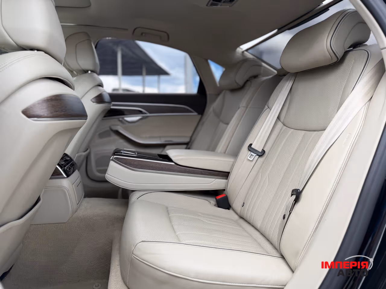 Audi A8 - фото 9