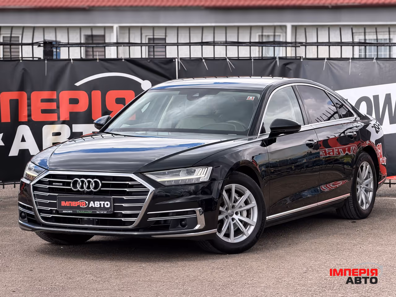 Audi A8 - фото 1