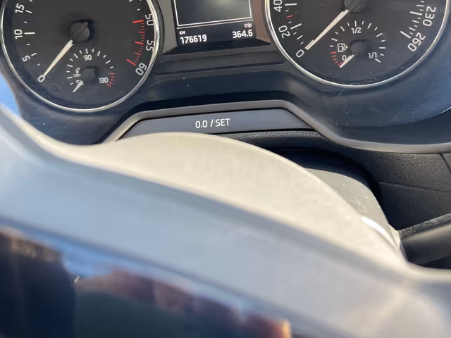 Skoda Octavia - фото 4