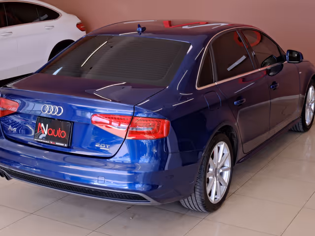 Audi A4 - фото 5
