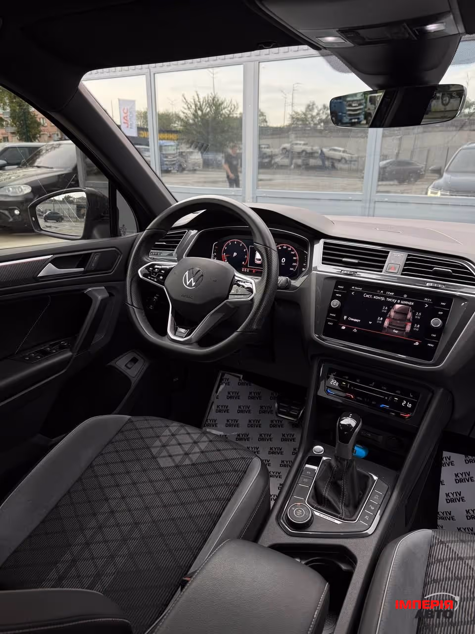 Volkswagen Tiguan - фото 6