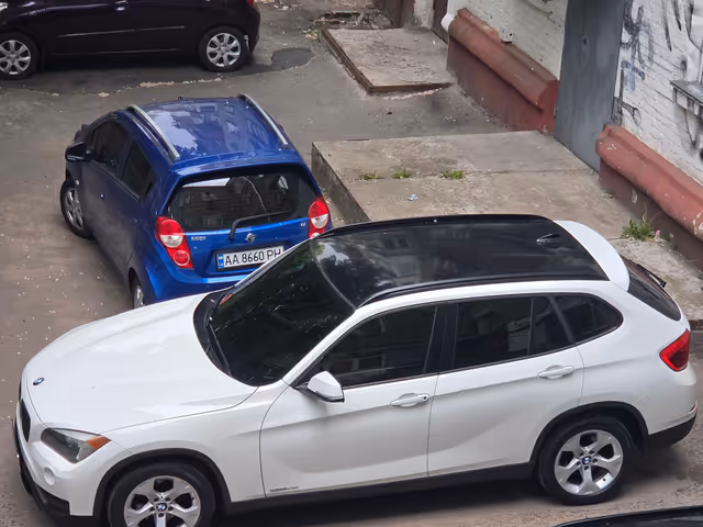BMW X1 - фото 1