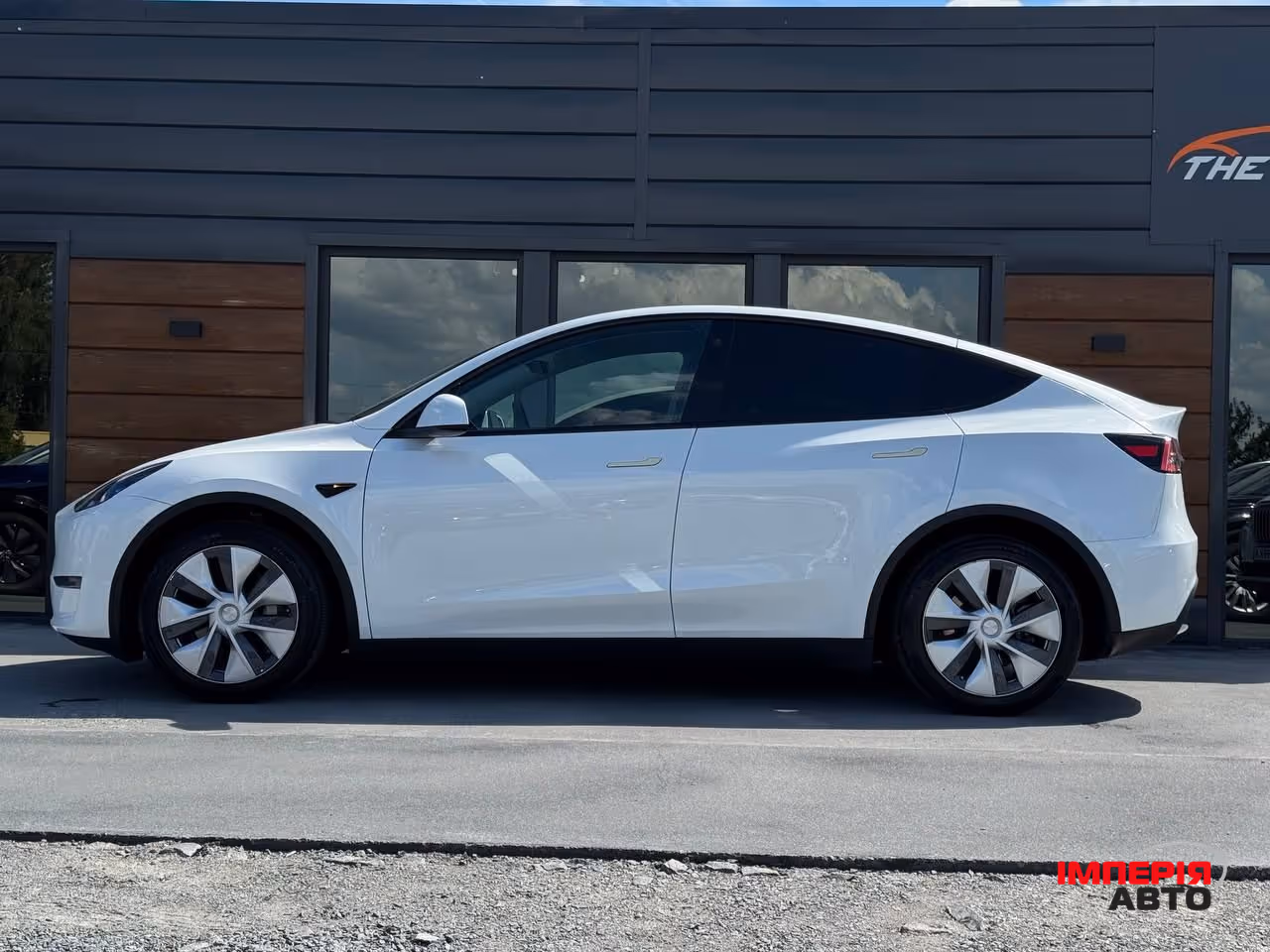 Tesla Model Y - фото 15