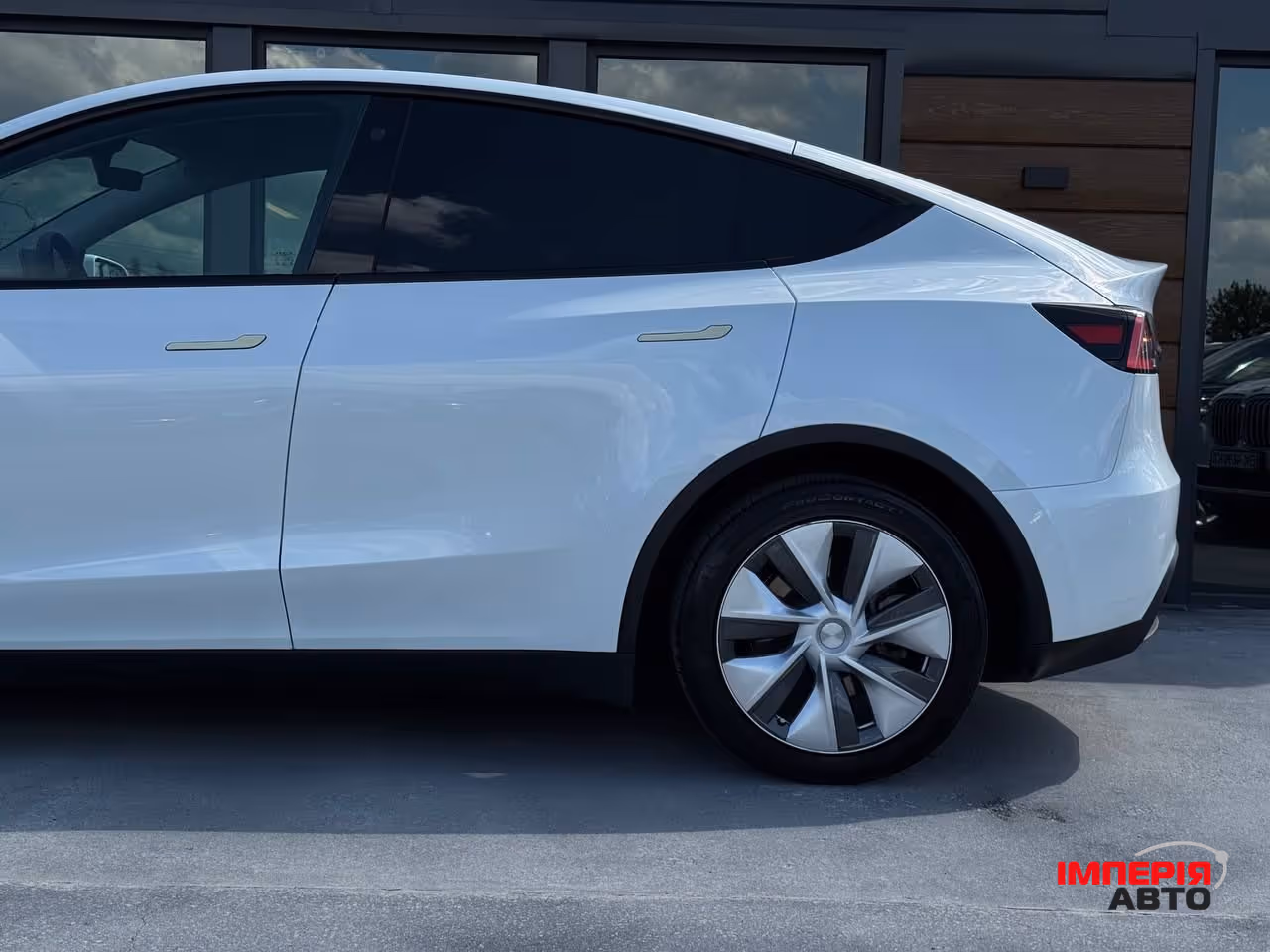 Tesla Model Y - фото 17