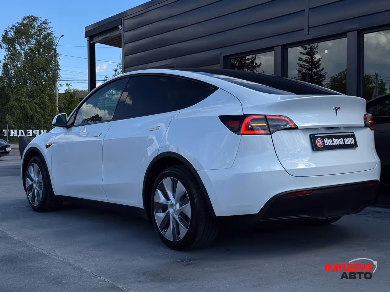 Tesla Model Y - фото 18