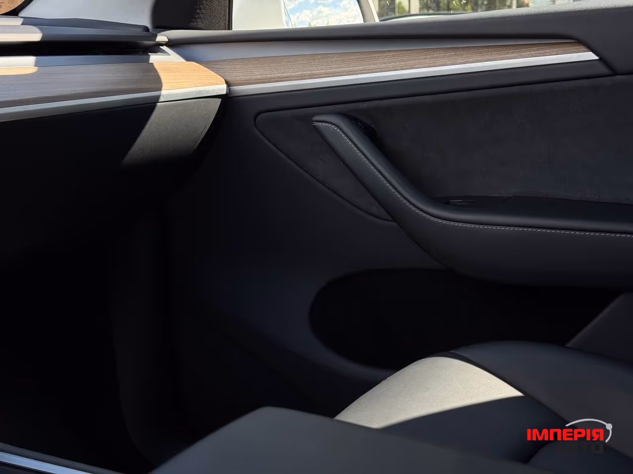 Tesla Model Y - фото 42