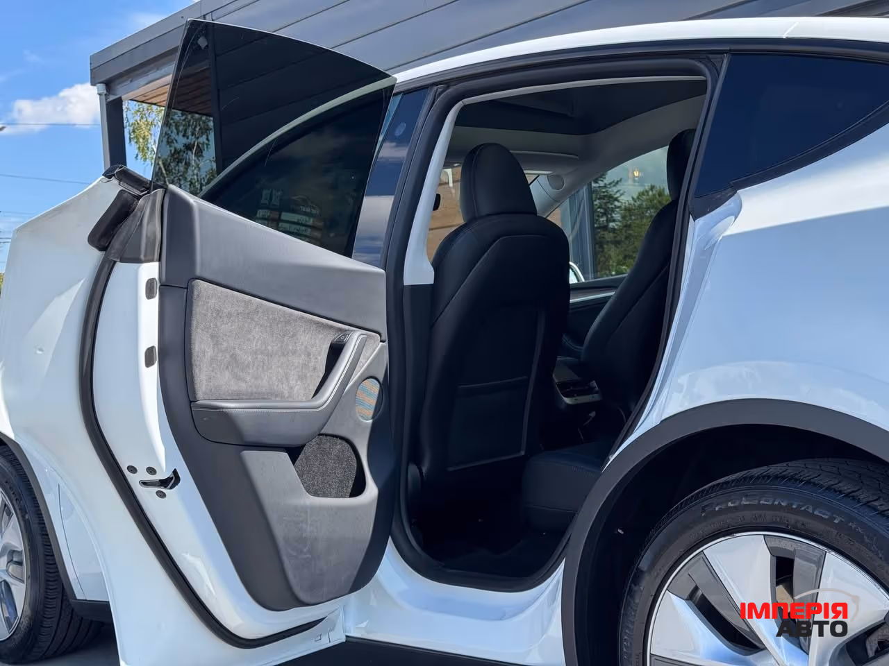 Tesla Model Y - фото 52