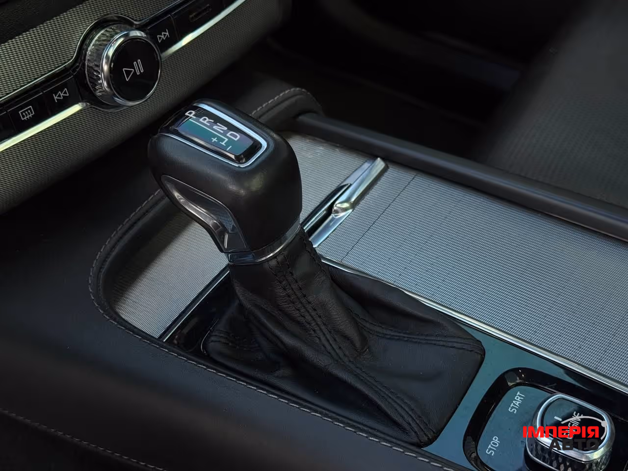 Volvo XC90 - фото 35