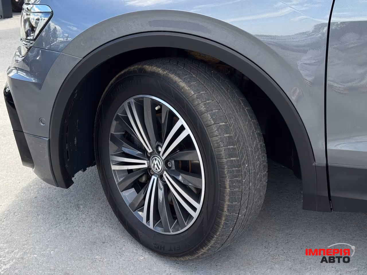 Volkswagen Tiguan - фото 4