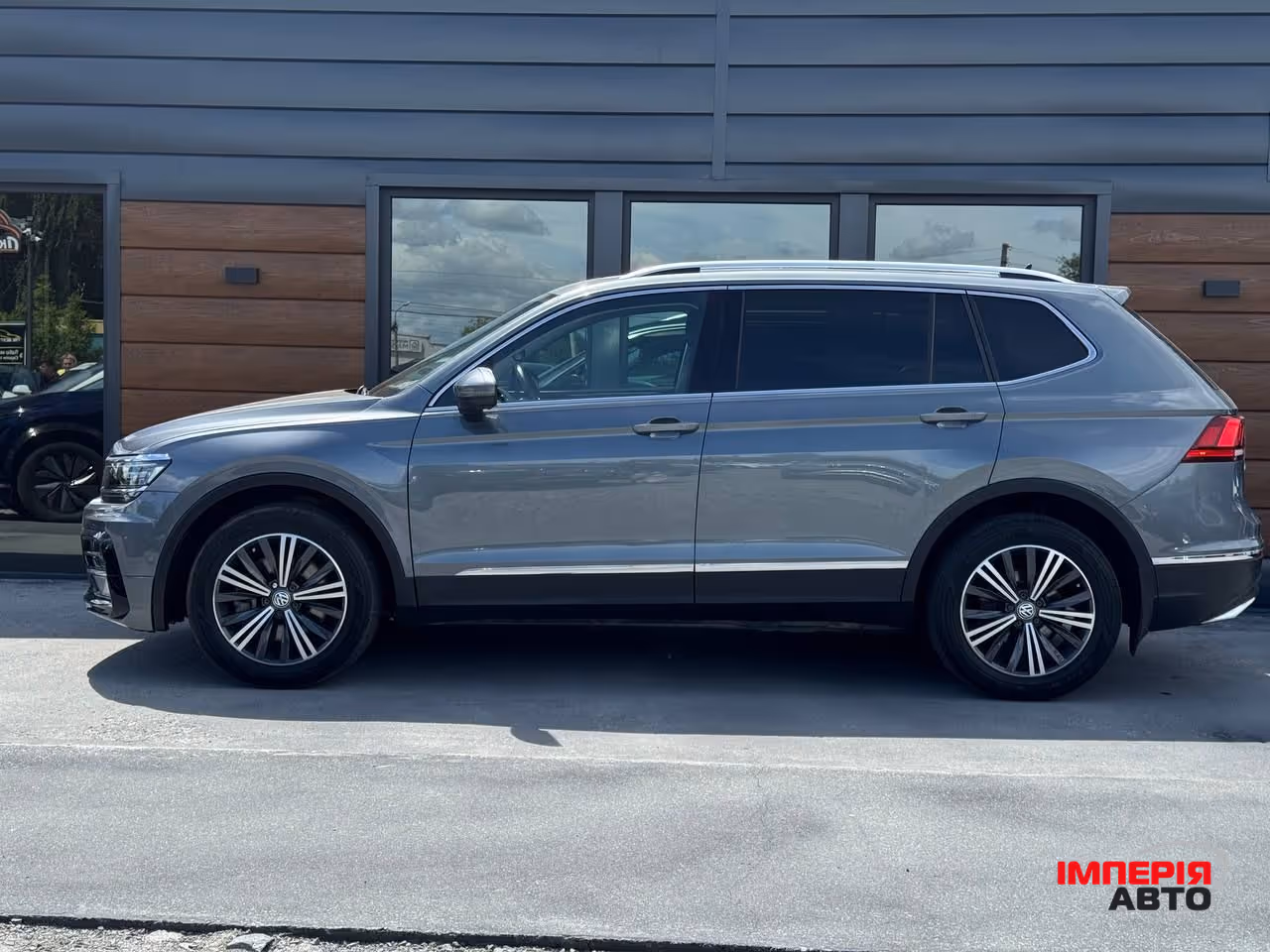 Volkswagen Tiguan - фото 11