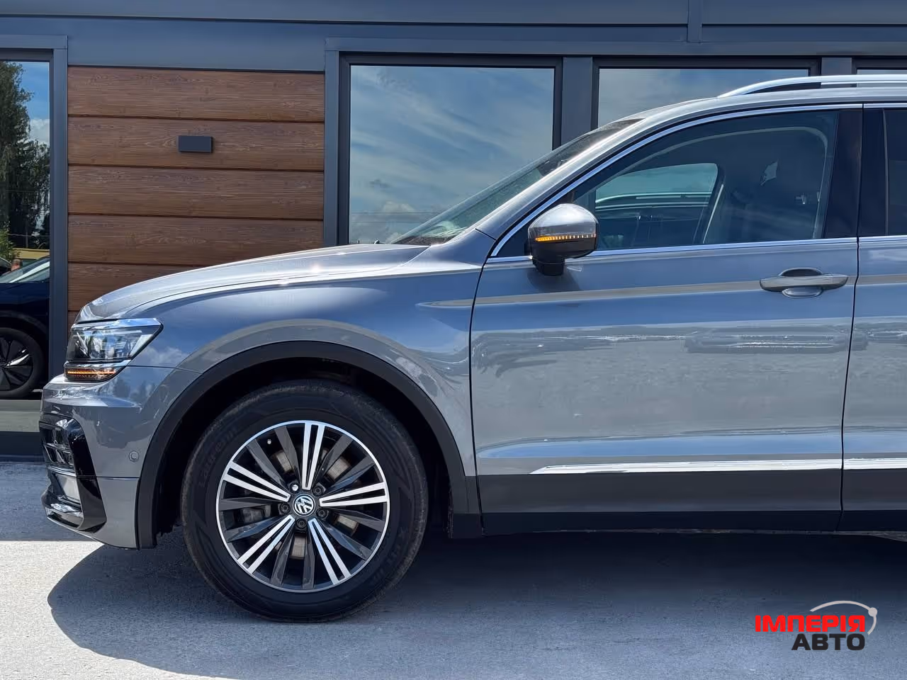 Volkswagen Tiguan - фото 12