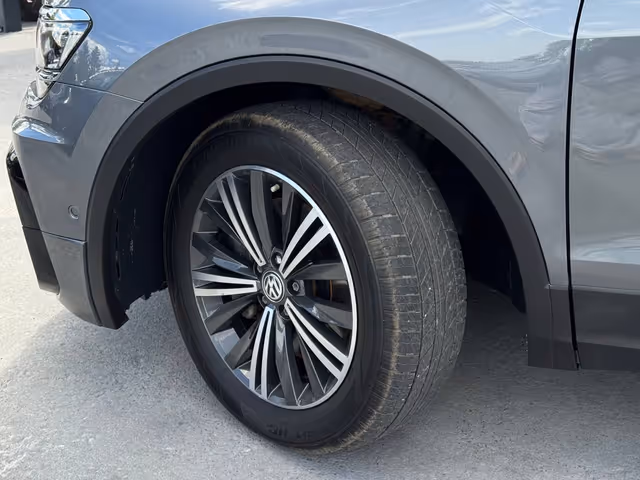 Volkswagen Tiguan - фото 4