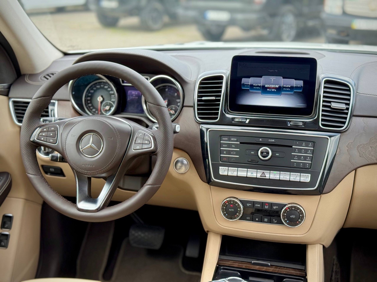 Mercedes-Benz GLS - фото 36