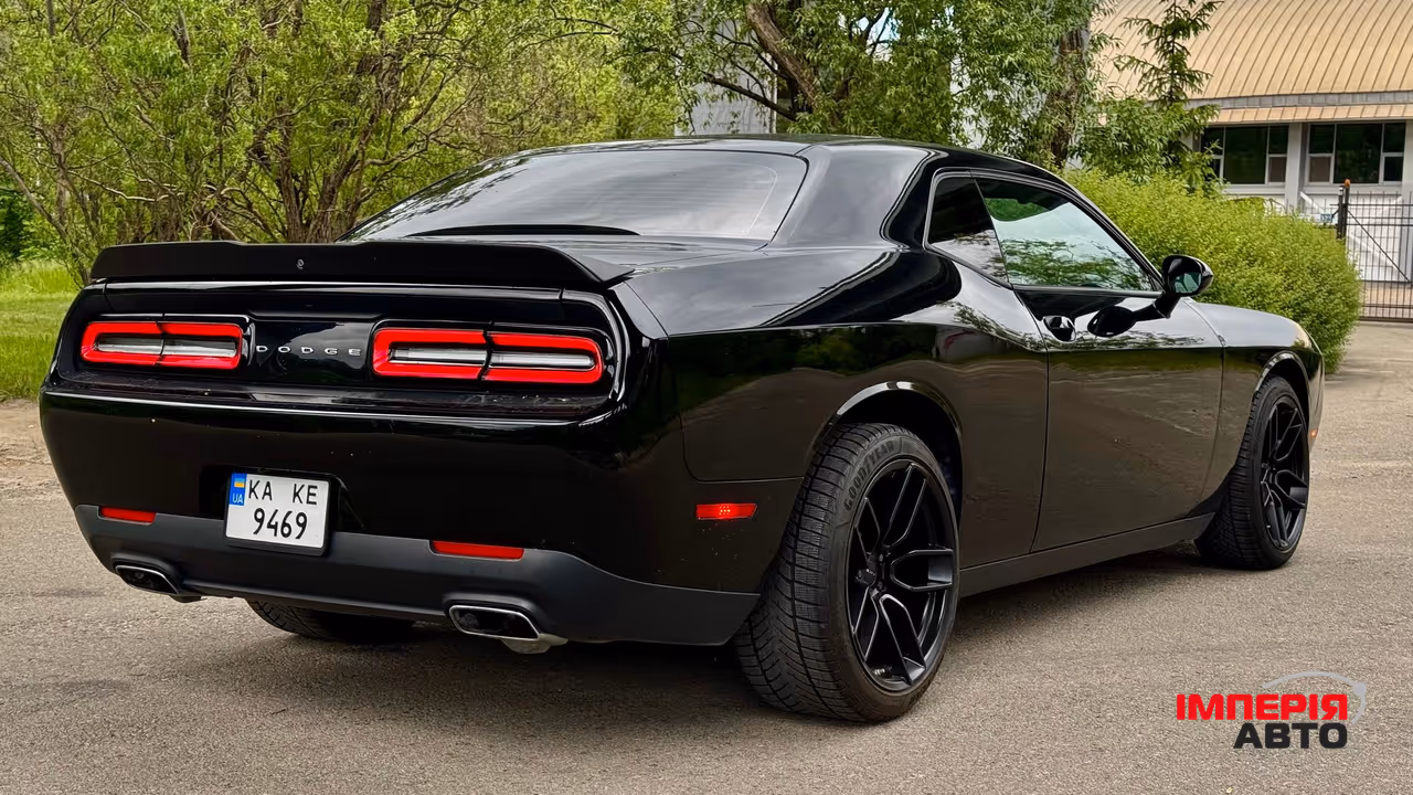 Dodge Challenger - фото 7
