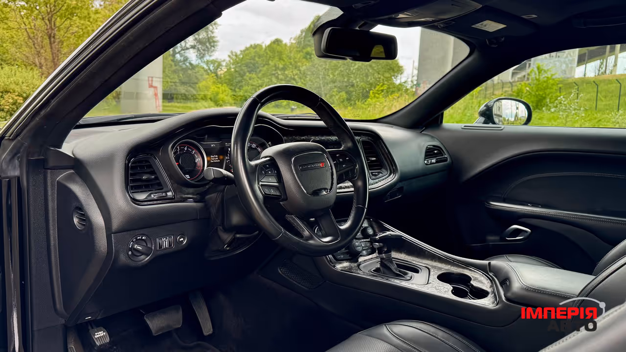 Dodge Challenger - фото 11
