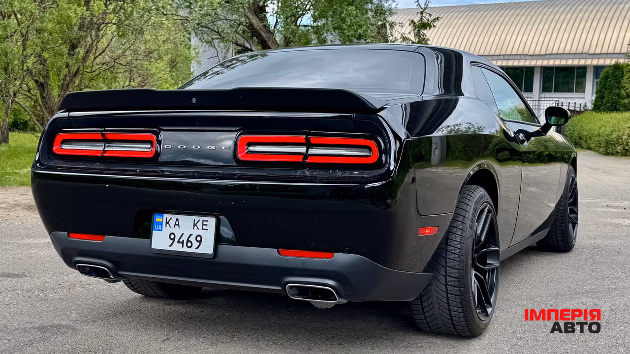 Dodge Challenger - фото 8