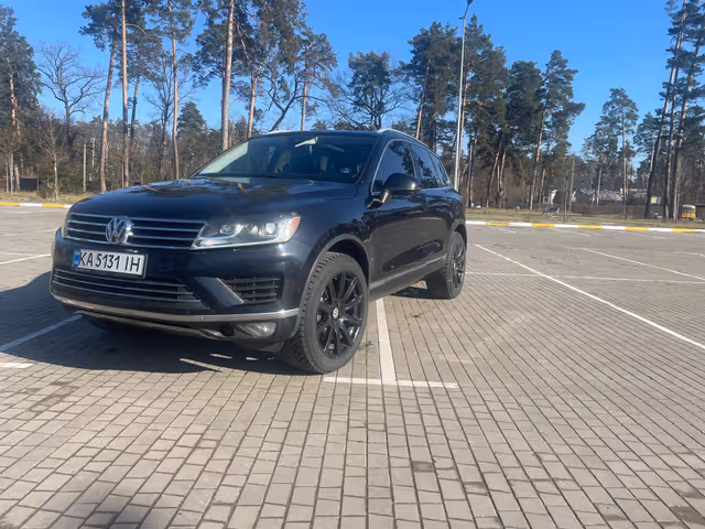 Volkswagen Touareg - фото 1