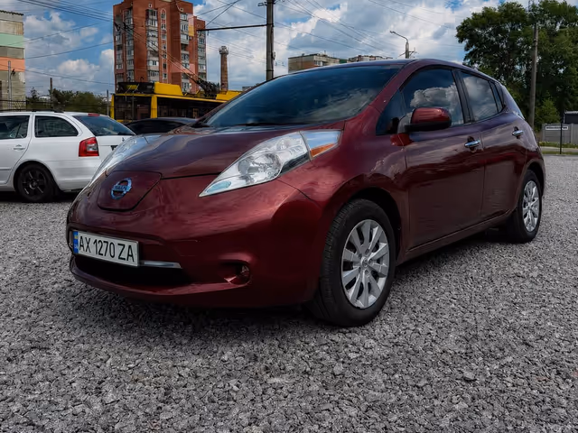 Nissan Leaf - фото 2
