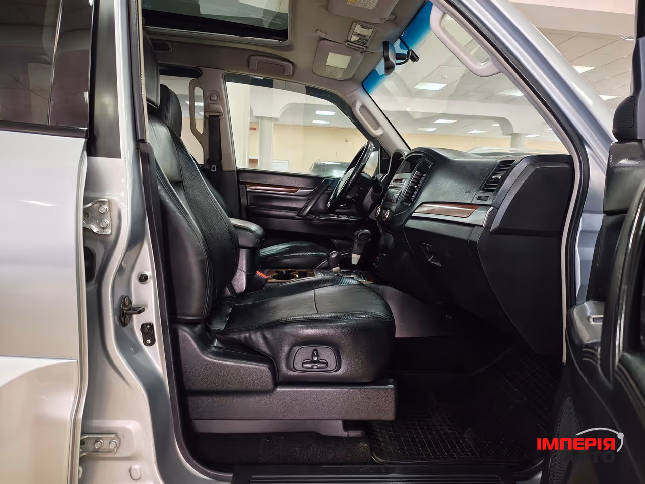 Mitsubishi Pajero - фото 6