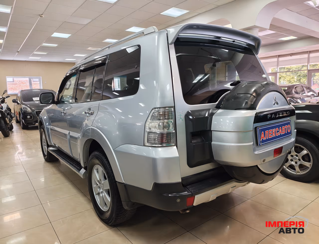 Mitsubishi Pajero - фото 2