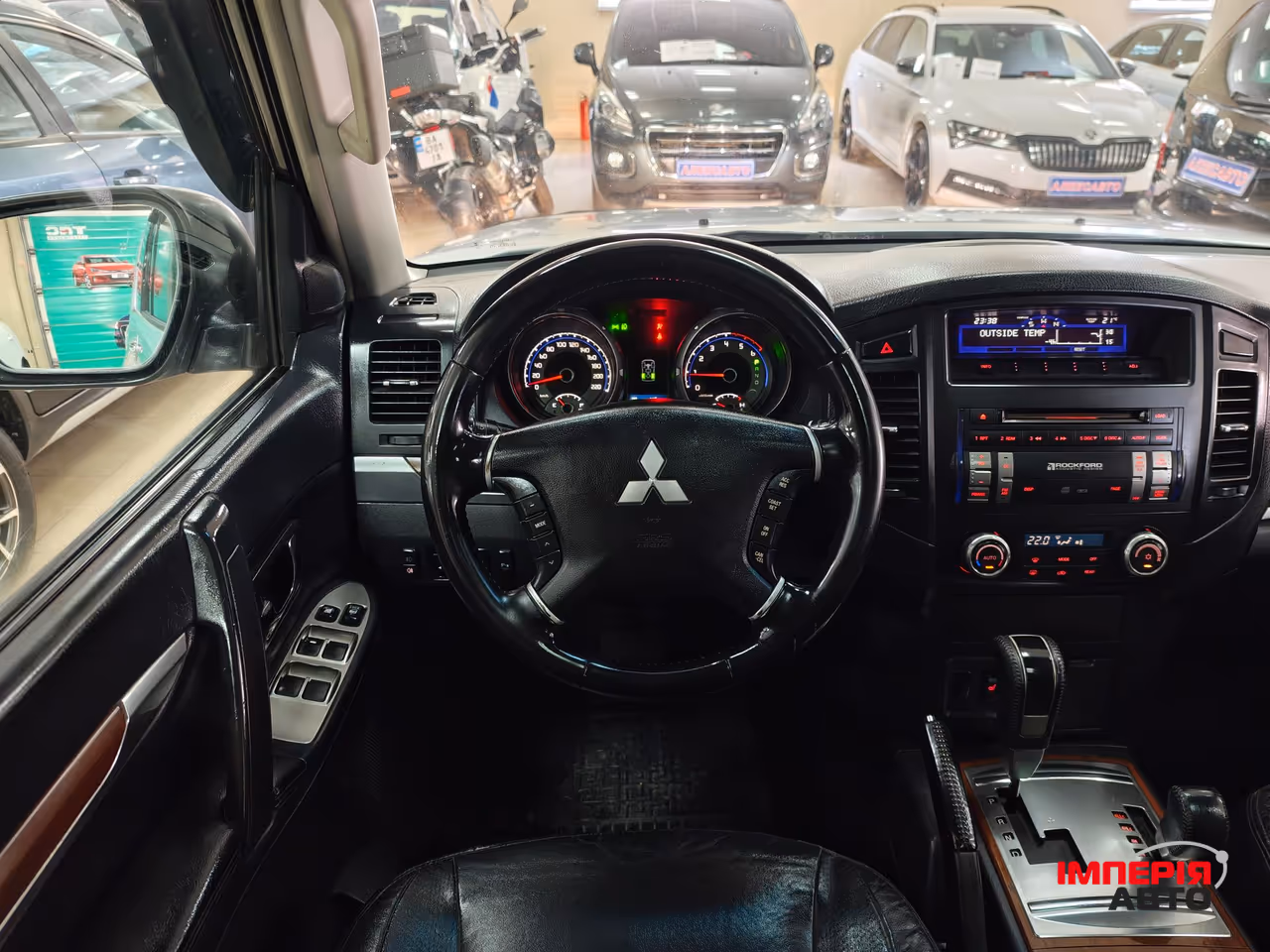 Mitsubishi Pajero - фото 12