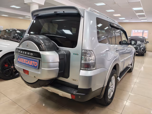 Mitsubishi Pajero - фото 3
