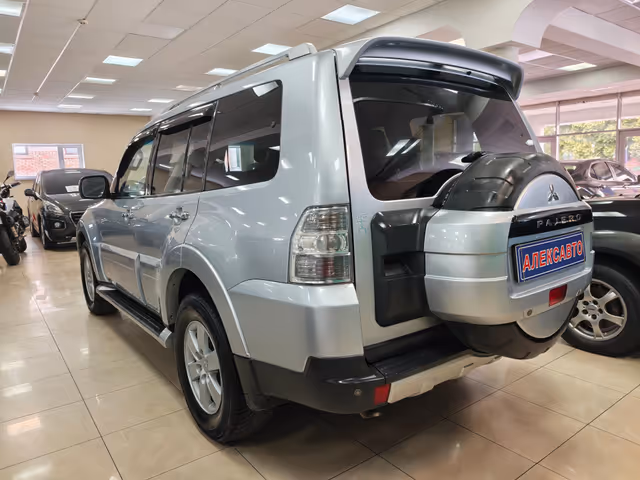 Mitsubishi Pajero - фото 2