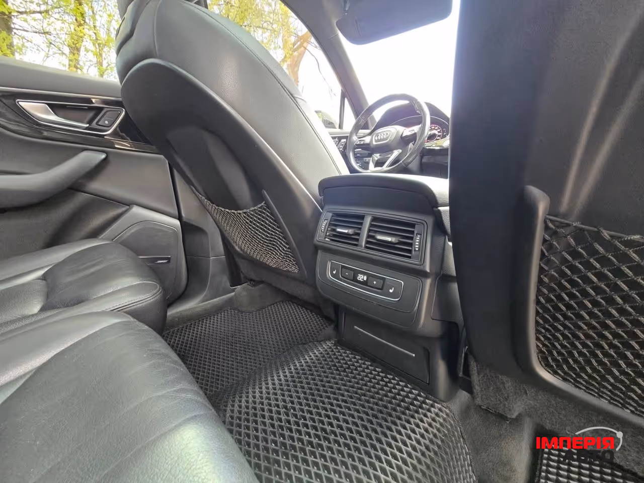 Audi Q7 - фото 17
