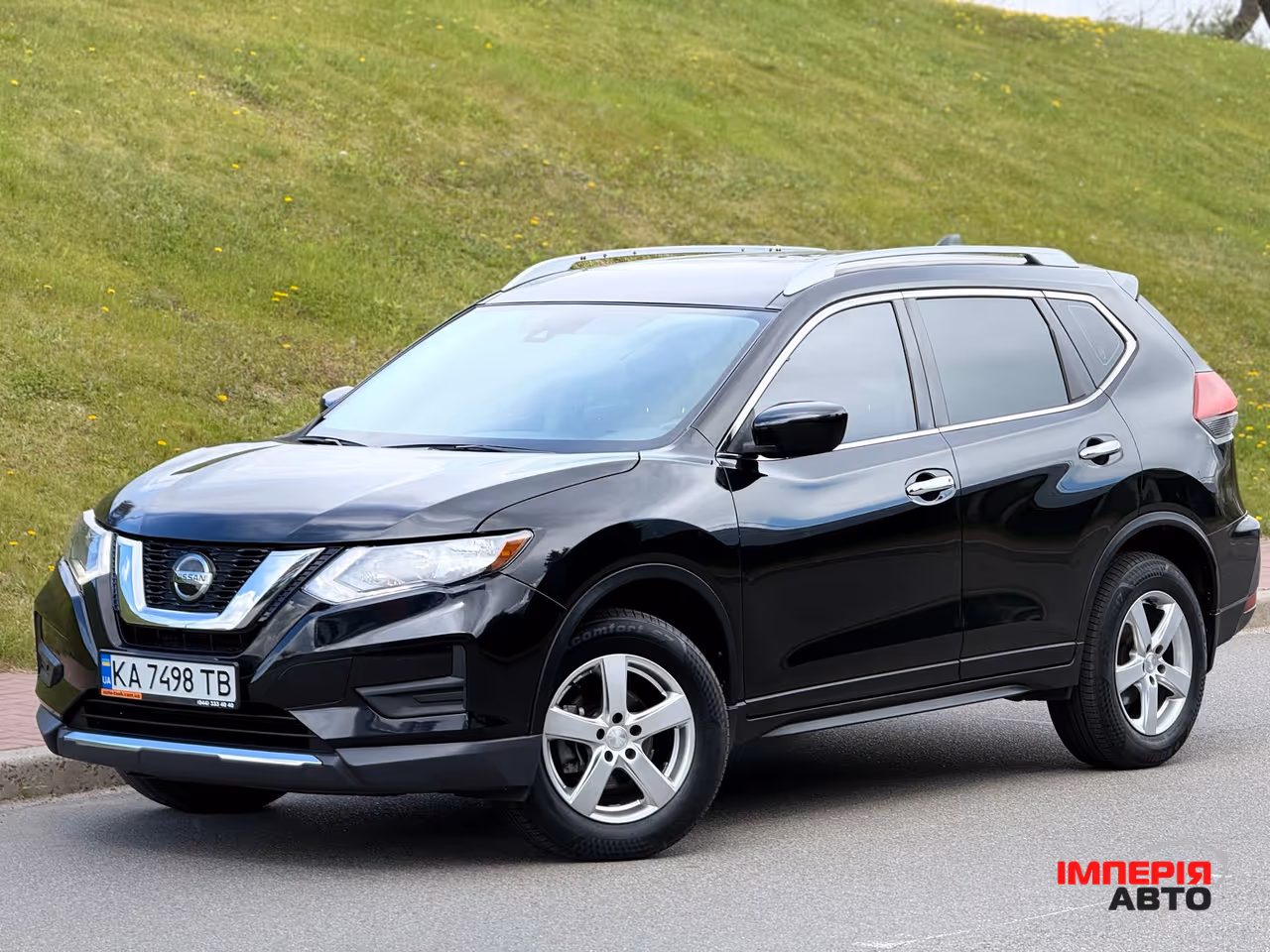 Nissan Rogue - фото 1