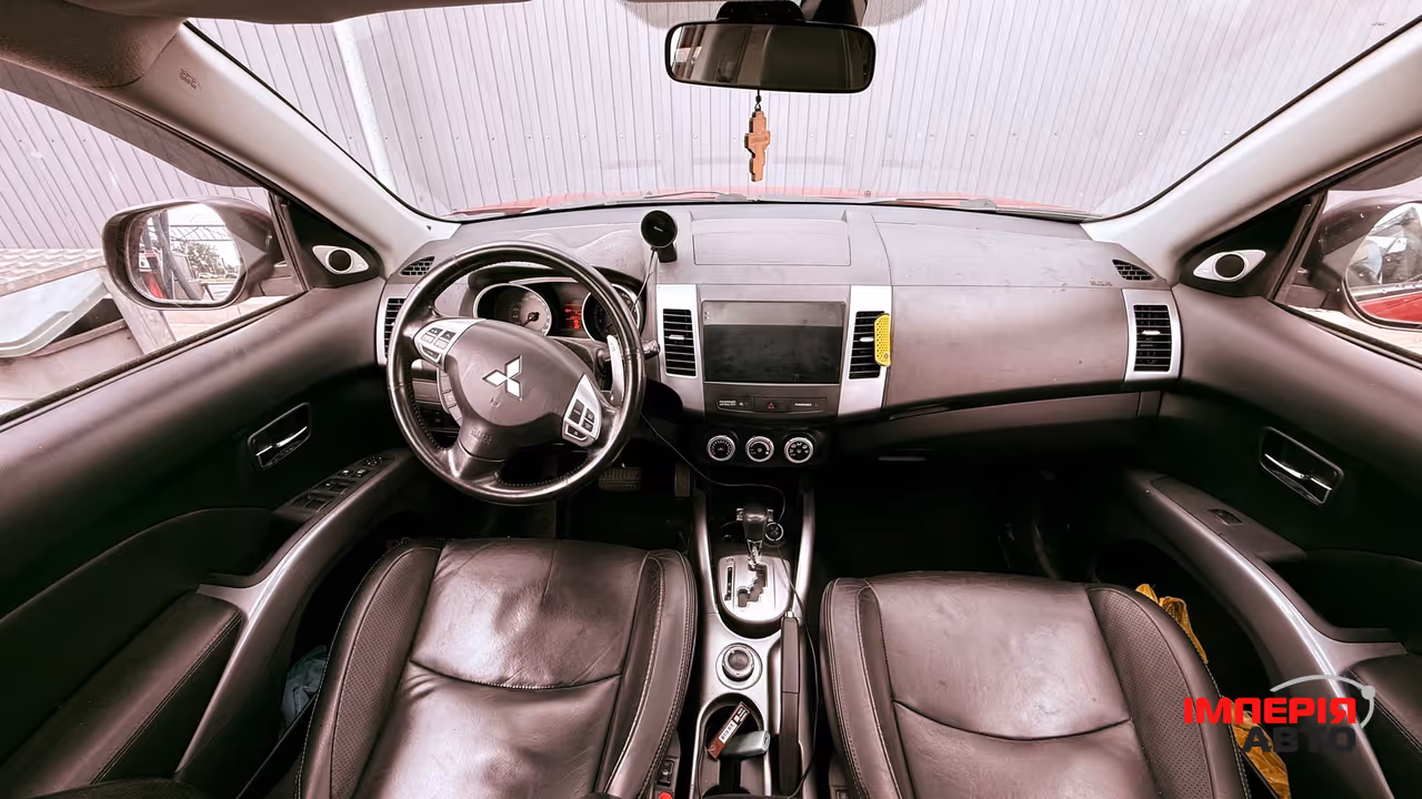 Mitsubishi Outlander - фото 9