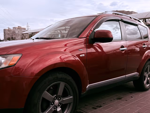 Mitsubishi Outlander - фото 2