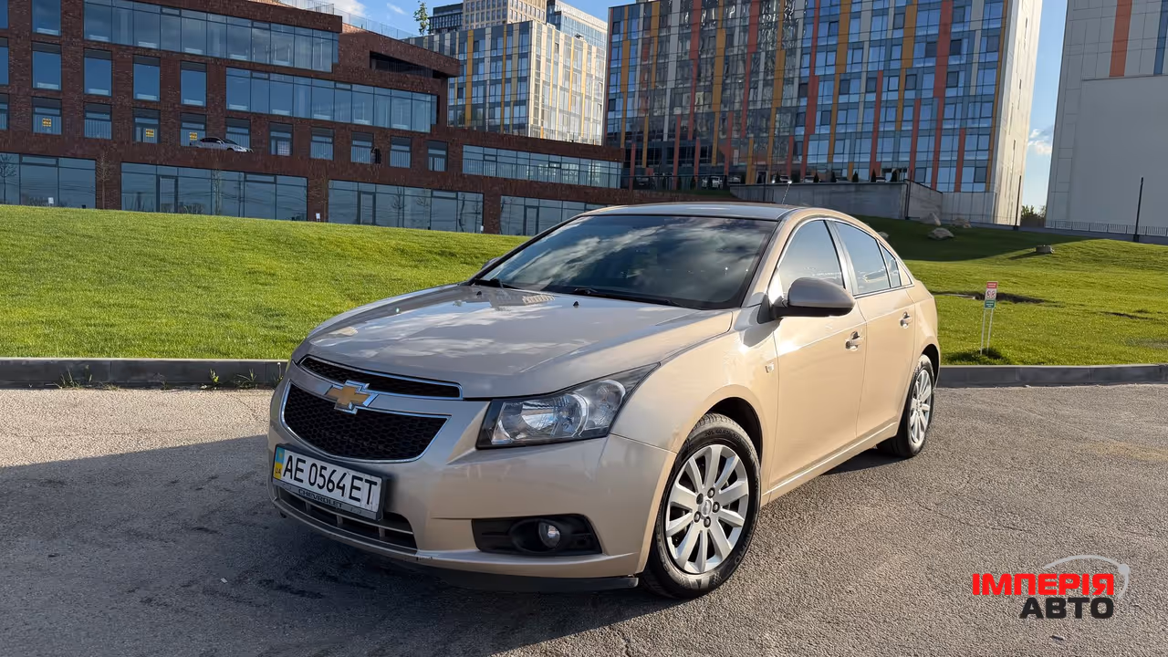 Chevrolet Cruze - фото 1
