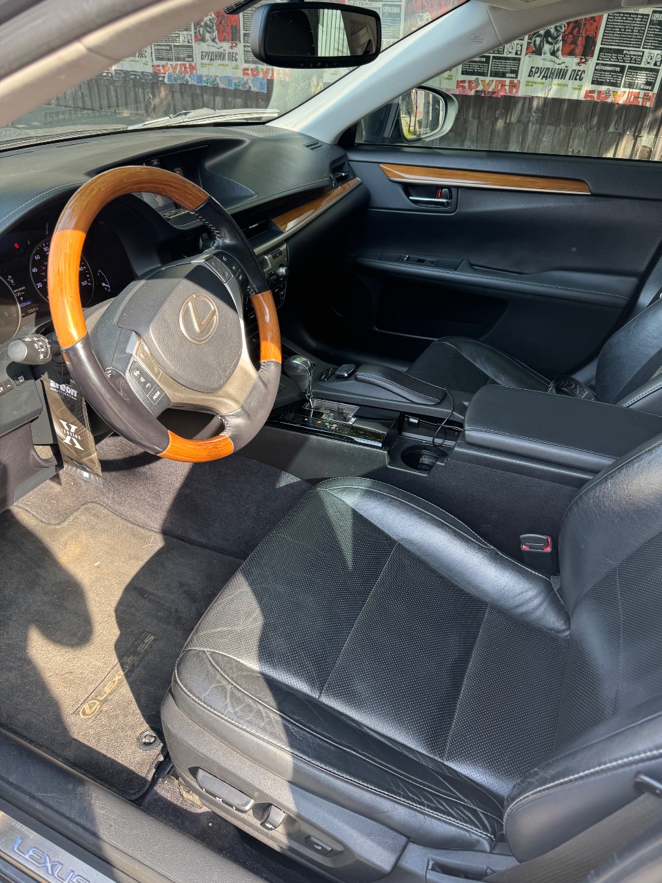 Lexus ES - фото 1