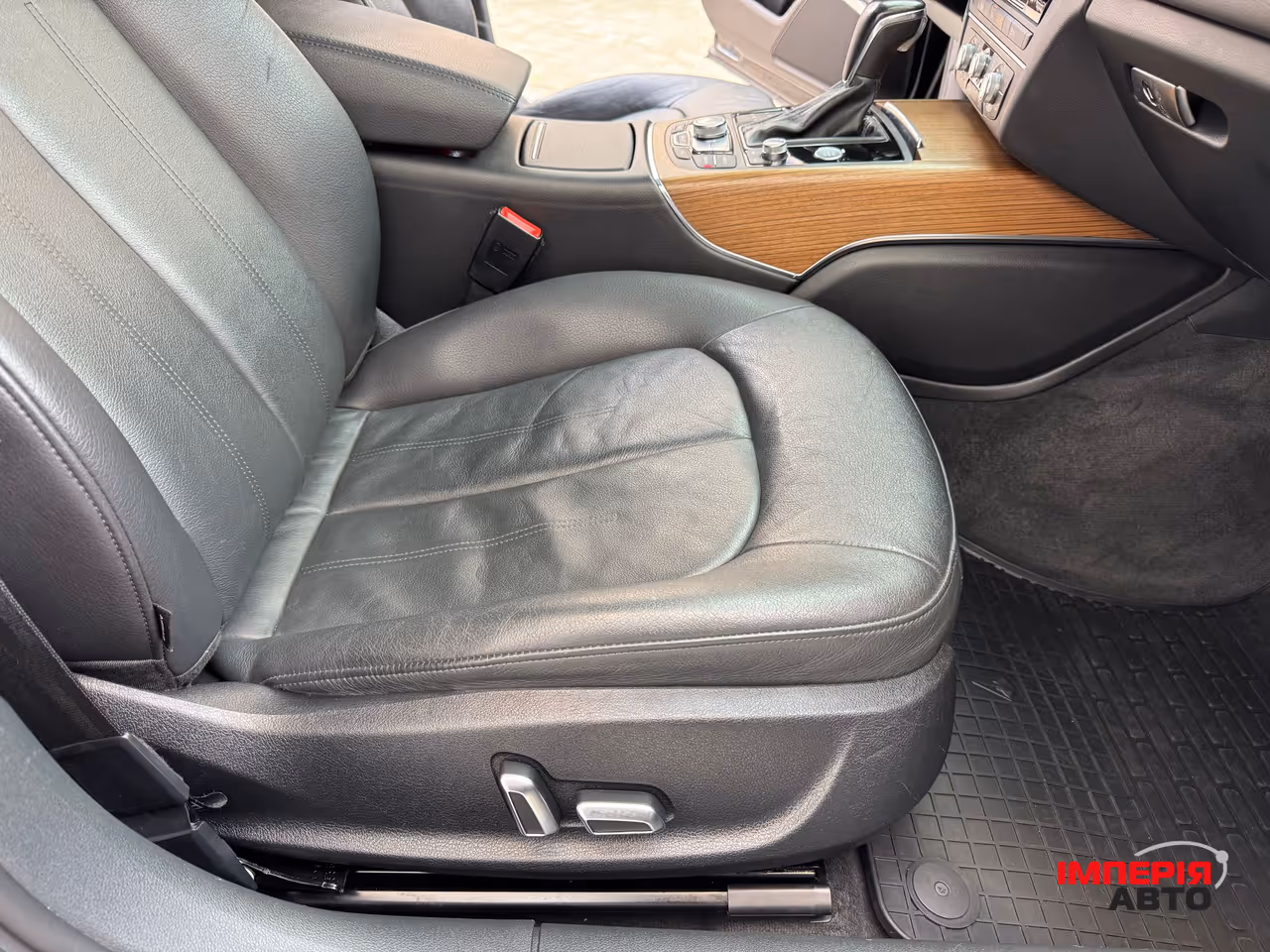 Audi A6 - фото 30