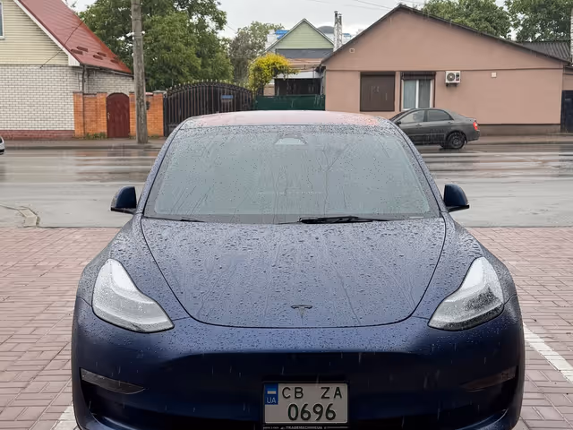 Tesla Model 3 - фото 1